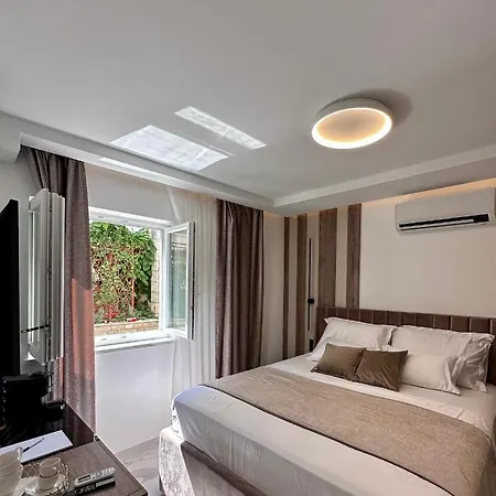 Luxury Andrea Πανσιόν