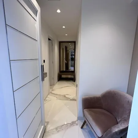 Luxury Andrea Πανσιόν