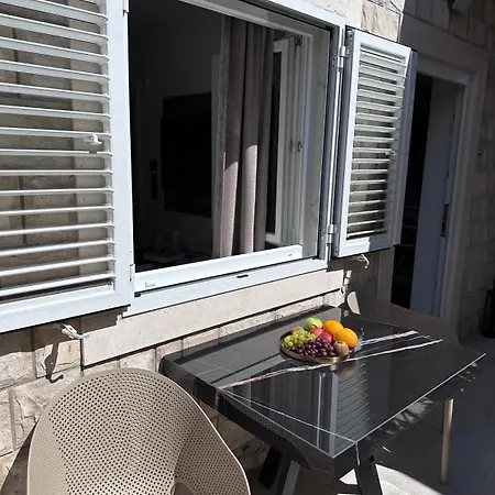 Luxury Andrea Πανσιόν 4*