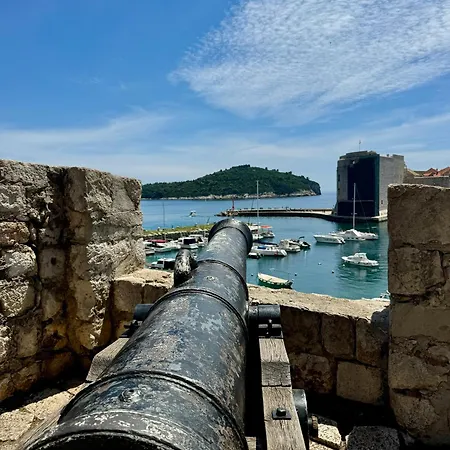 Πανσιόν Luxury Andrea