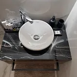 Luxury Andrea بيت ضيافة