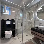 Luxury Andrea بيت ضيافة 4*