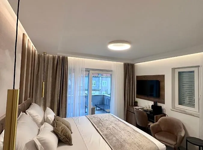 Luxury Andrea ゲストハウス 4*